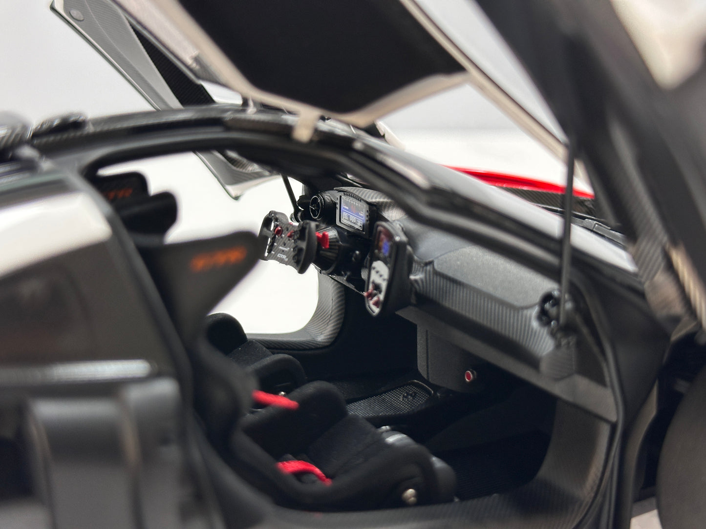 LCD 1/18 McLaren Senna GTR Red and White LCD18016-RW