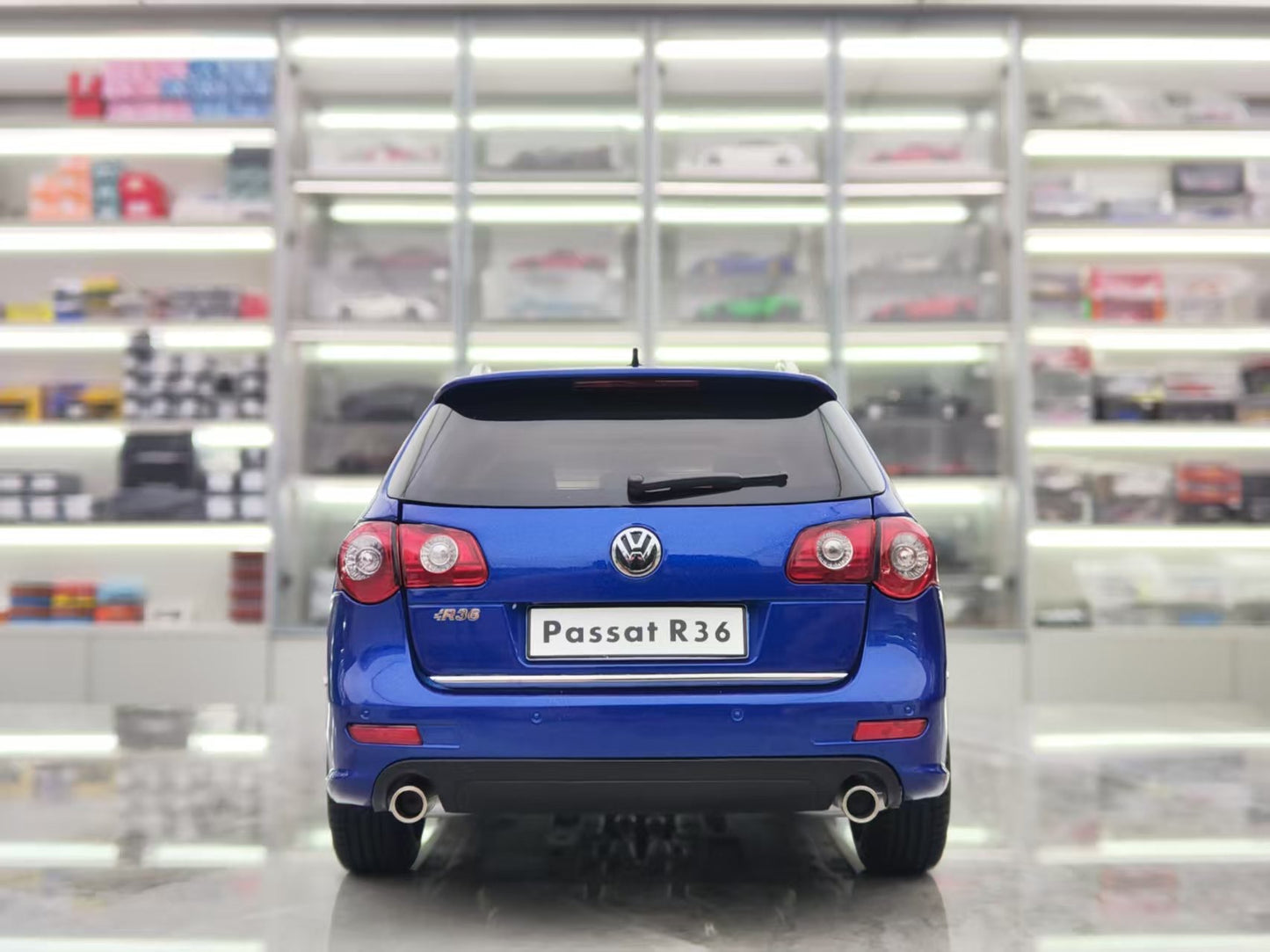 NZG 1/18 Volkswagen Passat Estate R36 Custom blue alloy car model ZP107