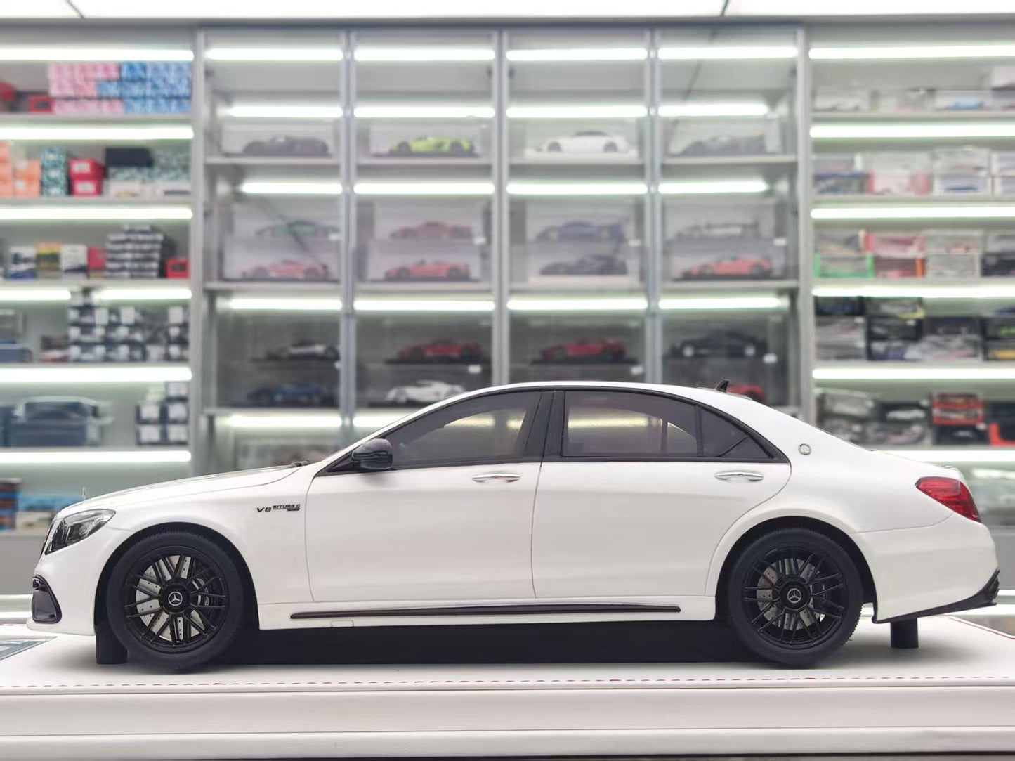 VEHICLE Art 1/18 Mercedes-Benz S63 White Resin Car Model JM-VA001