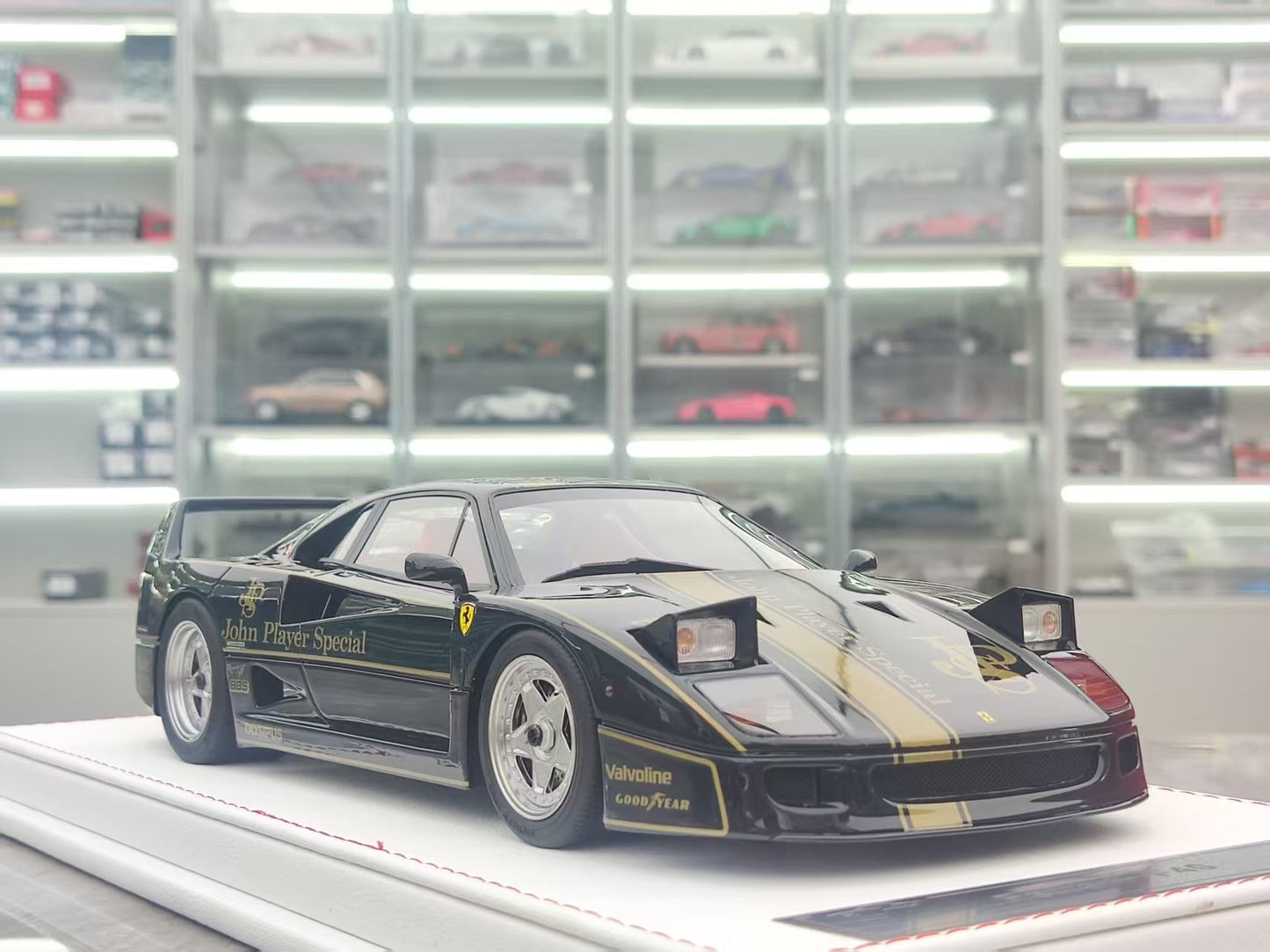 GL 1/18 Ferrari F40 Black JS-GL017