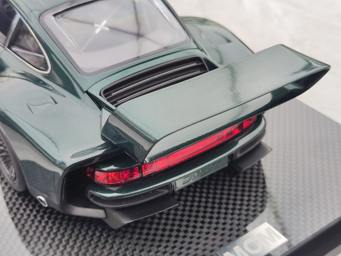 MCM 1/18 Porsche Singer DLS Turbo High Spoiler Carbon Base Dark Green MCM016