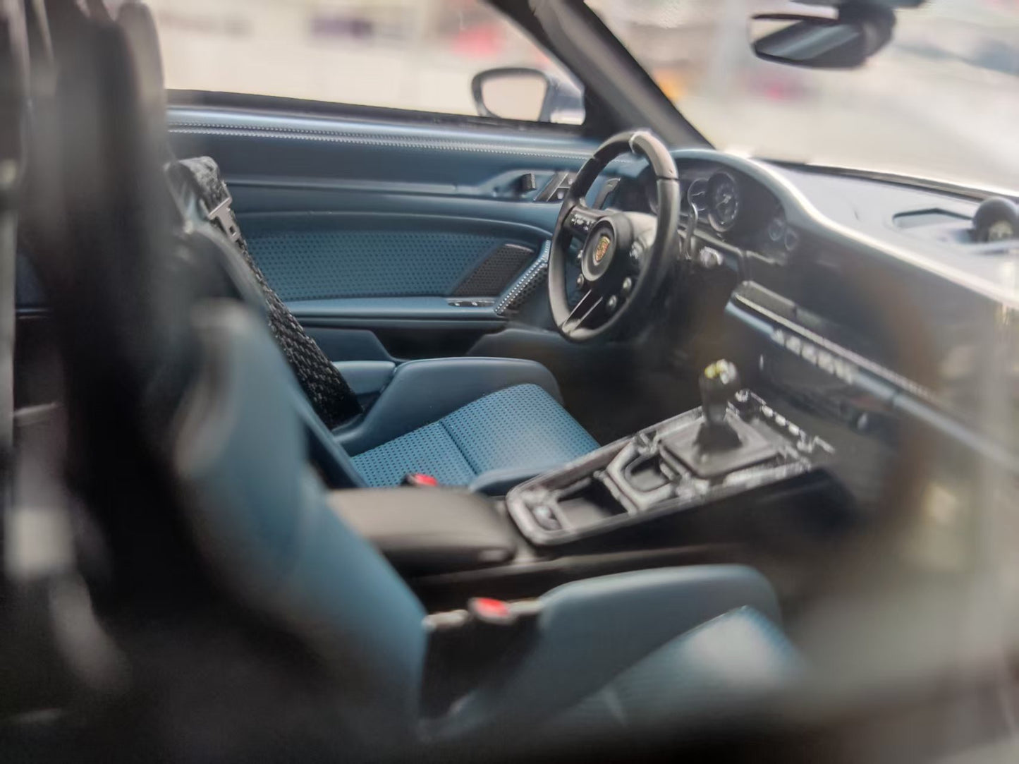 TIMOTHY&PIERRE 1/18 Porsche 911 GT3RS Sonderwunsch White with Blue Carbon TP189