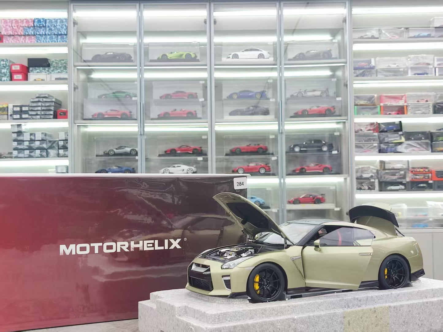 MOTORHELIX 1/18 Nissan GT-R (R35) Track Edition Engineered by NISMO T-Spec, Emerald Green, Model Car Decoration MH310