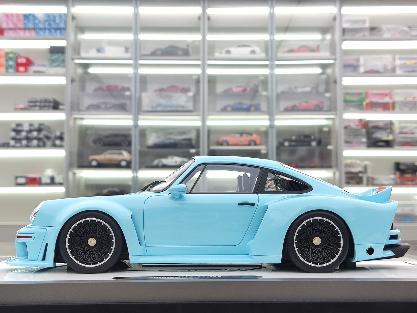 MCM 1/18 Porsche Singer DLS Turbo Acrylic Base with Bay/High Spoiler MCM013