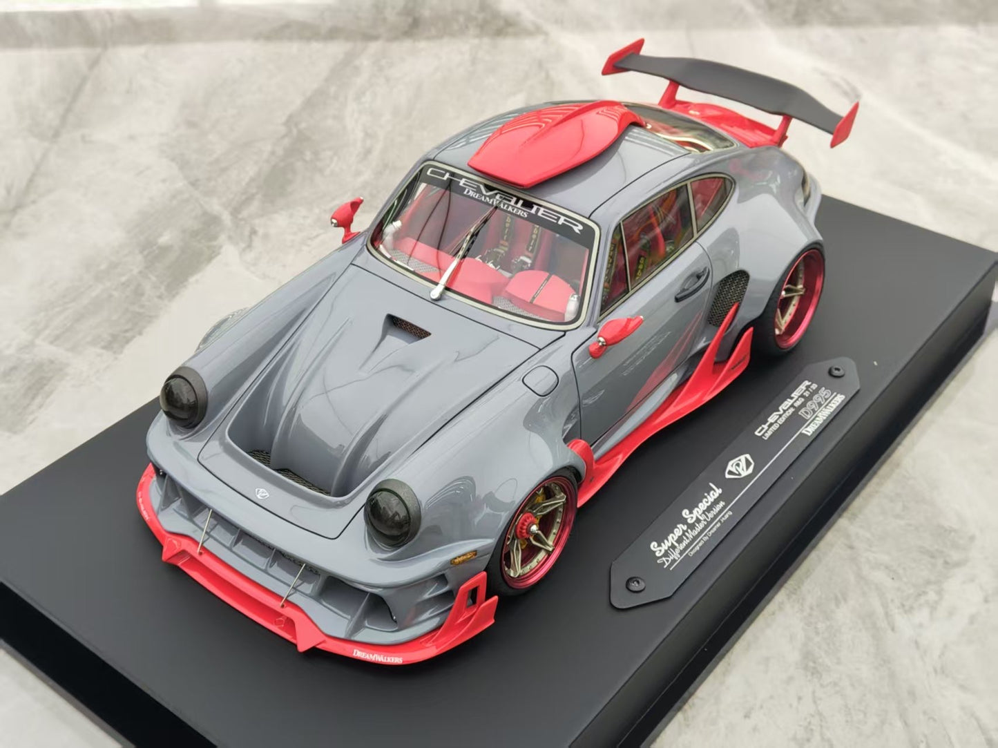 Dreamwallers 1/18 Porsche 911 Modified Grey Simulated Car Model C-D995-RG01