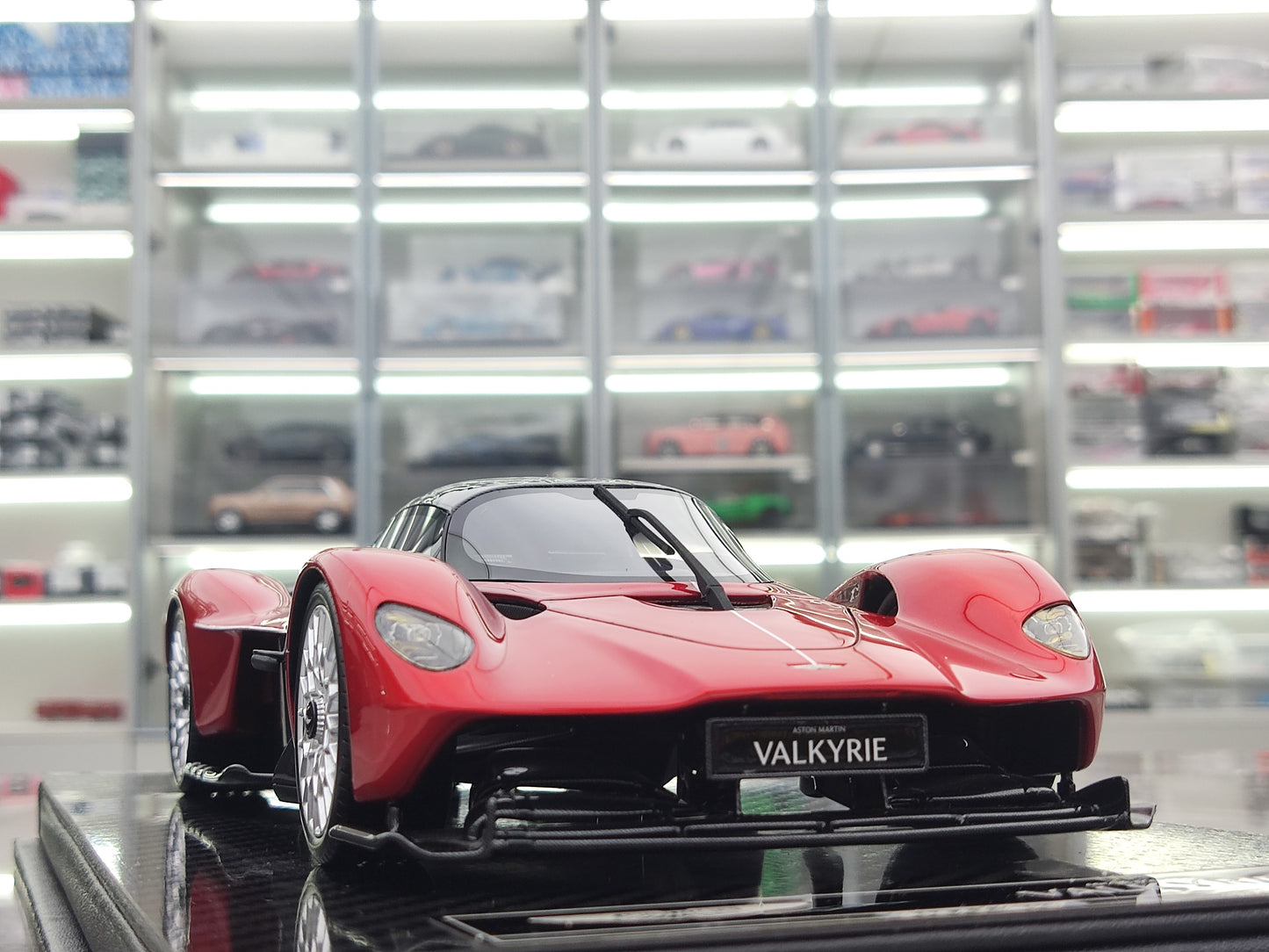 FRONTIART 1/18 Aston Martin Valkyrie Apple Red FA174