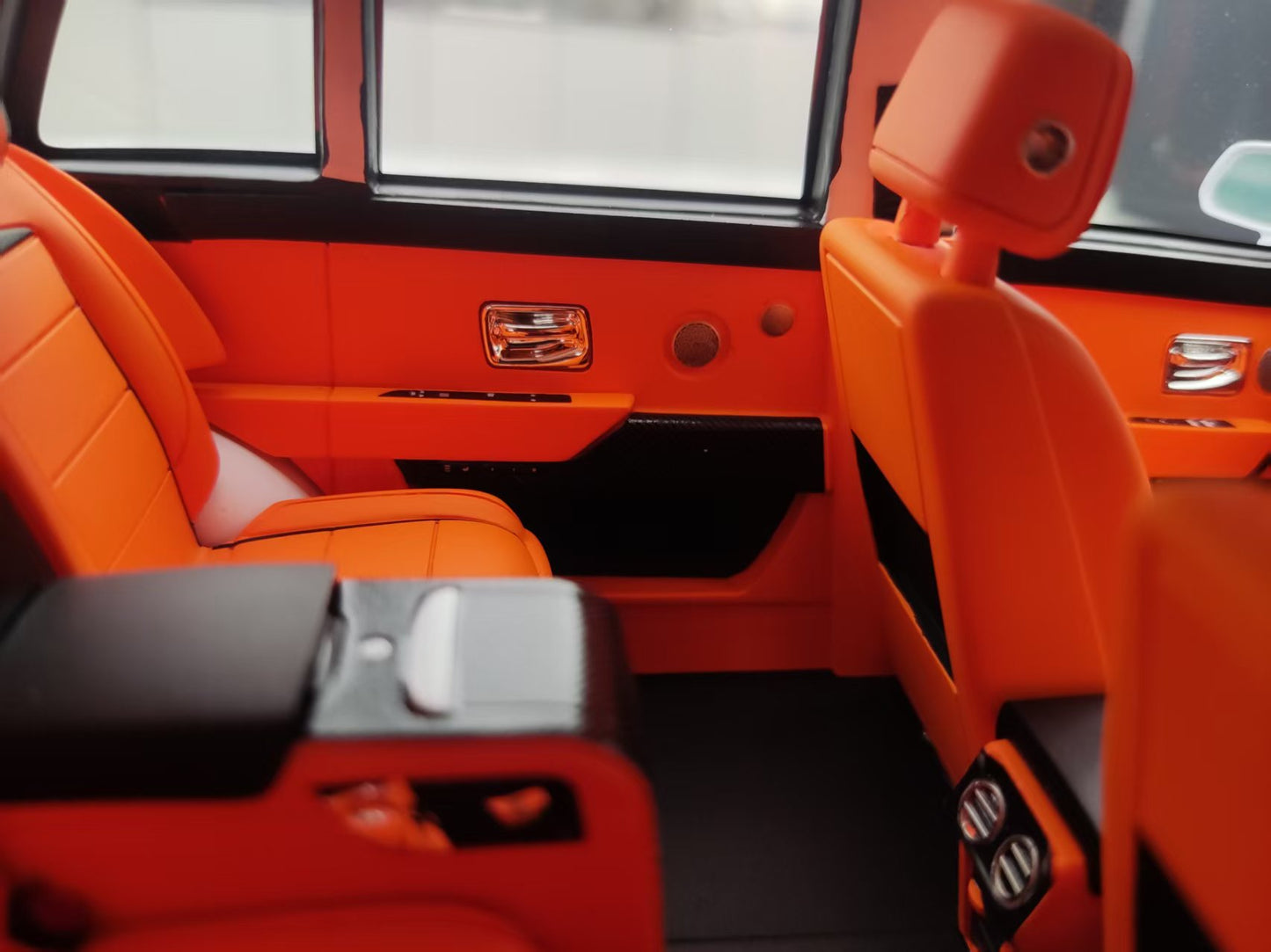 GL 1/18 Rolls-Royce Cullinan Grey JS-GL031