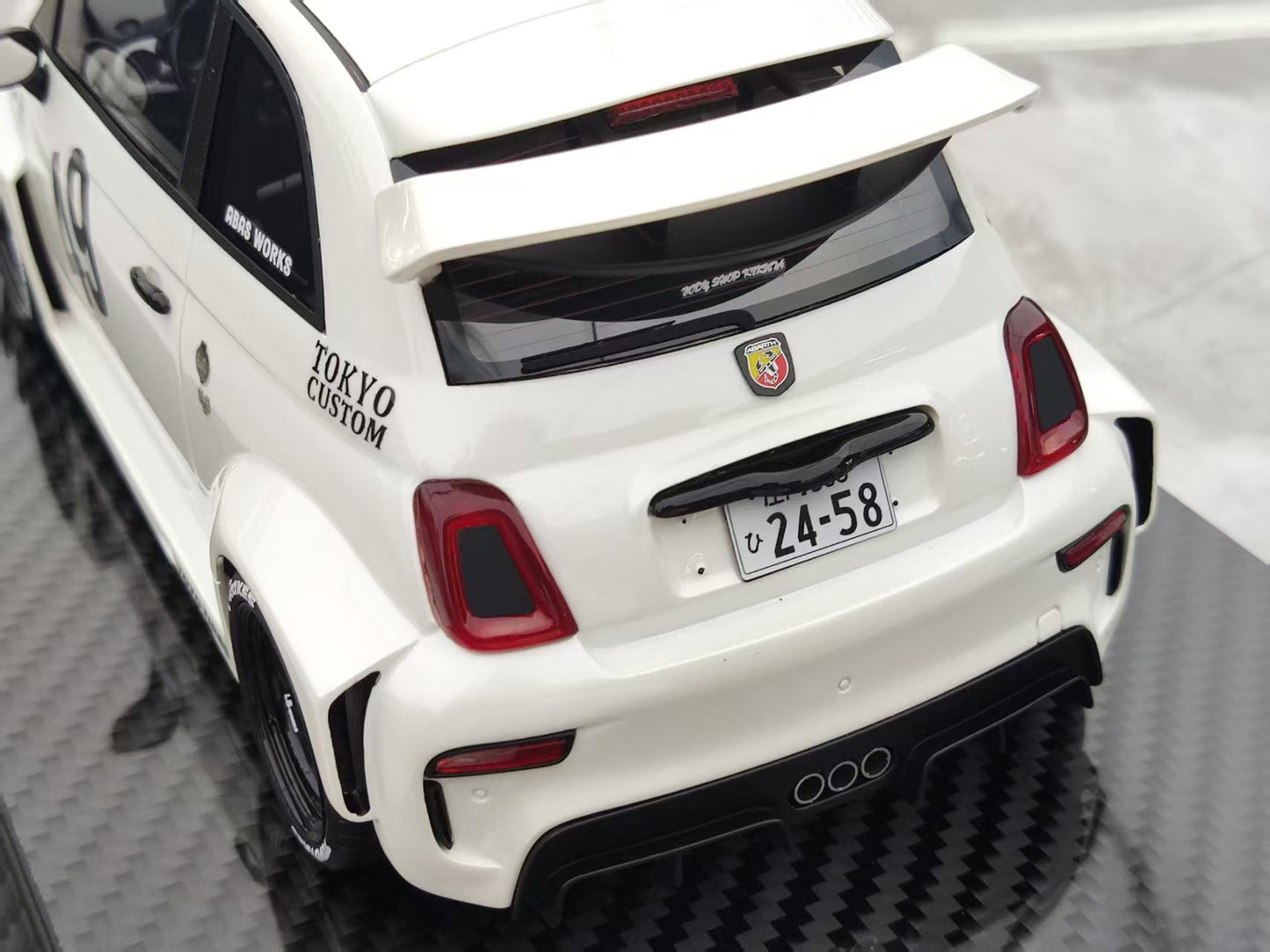 VIP 1/18 Abbas 595 Pearlescent White VIP181