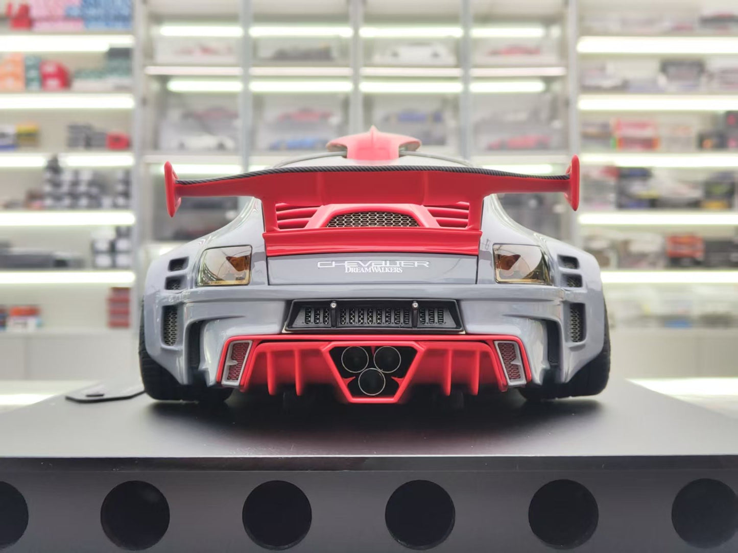 Dreamwallers 1/18 Porsche 911 Modified Grey Simulated Car Model C-D995-RG01