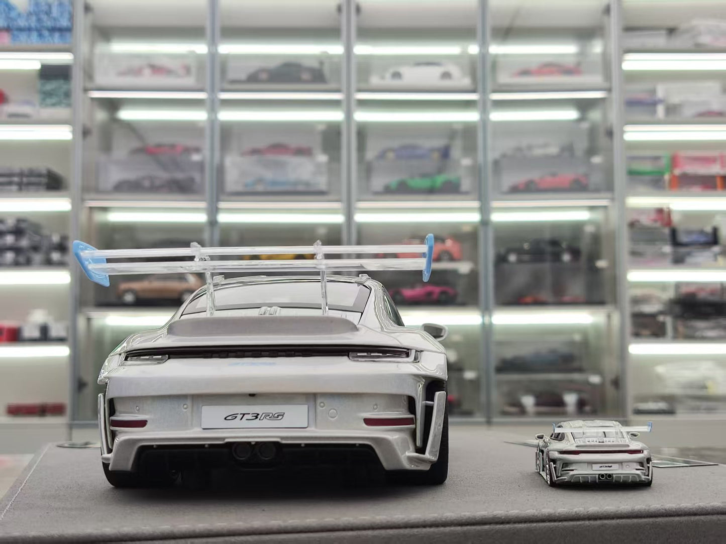 TIMOTHY&PIERRE 1/18 Porsche 911 GT3 RS Sonderwunsch Colorful White/Blue TP187