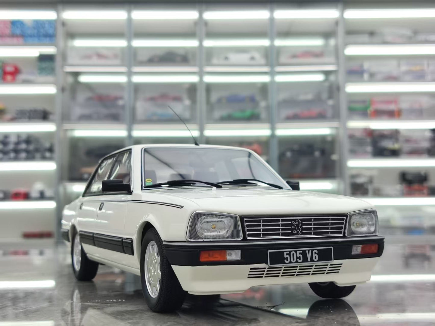 OTTO 1/18 Peugeot 505 V6 BLANC MEIJE 1989 White OT1297