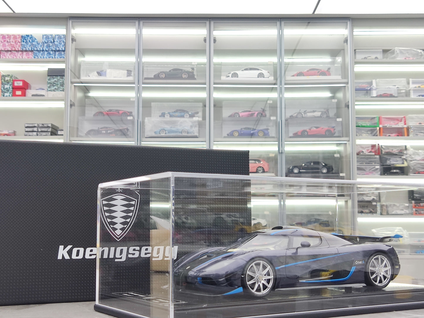 FRONTIART 1/18 Koenigsegg ONE:1 Carbon Blue FA047