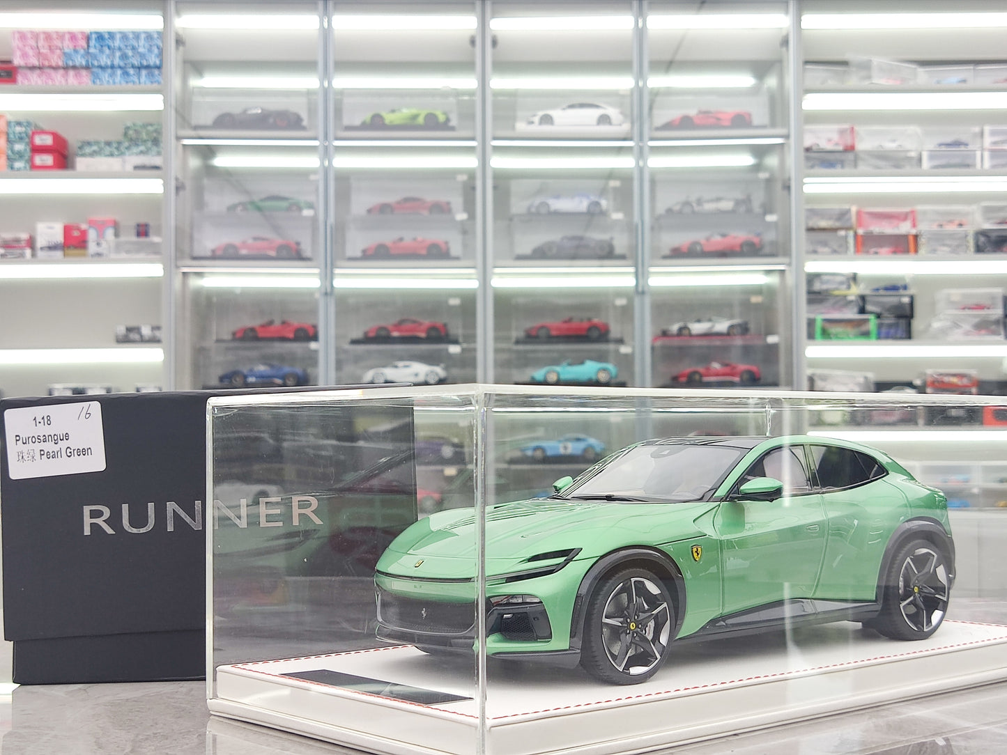 RUNNER 1/18 Ferrari Purosangue Simulation Model Car Ornaments