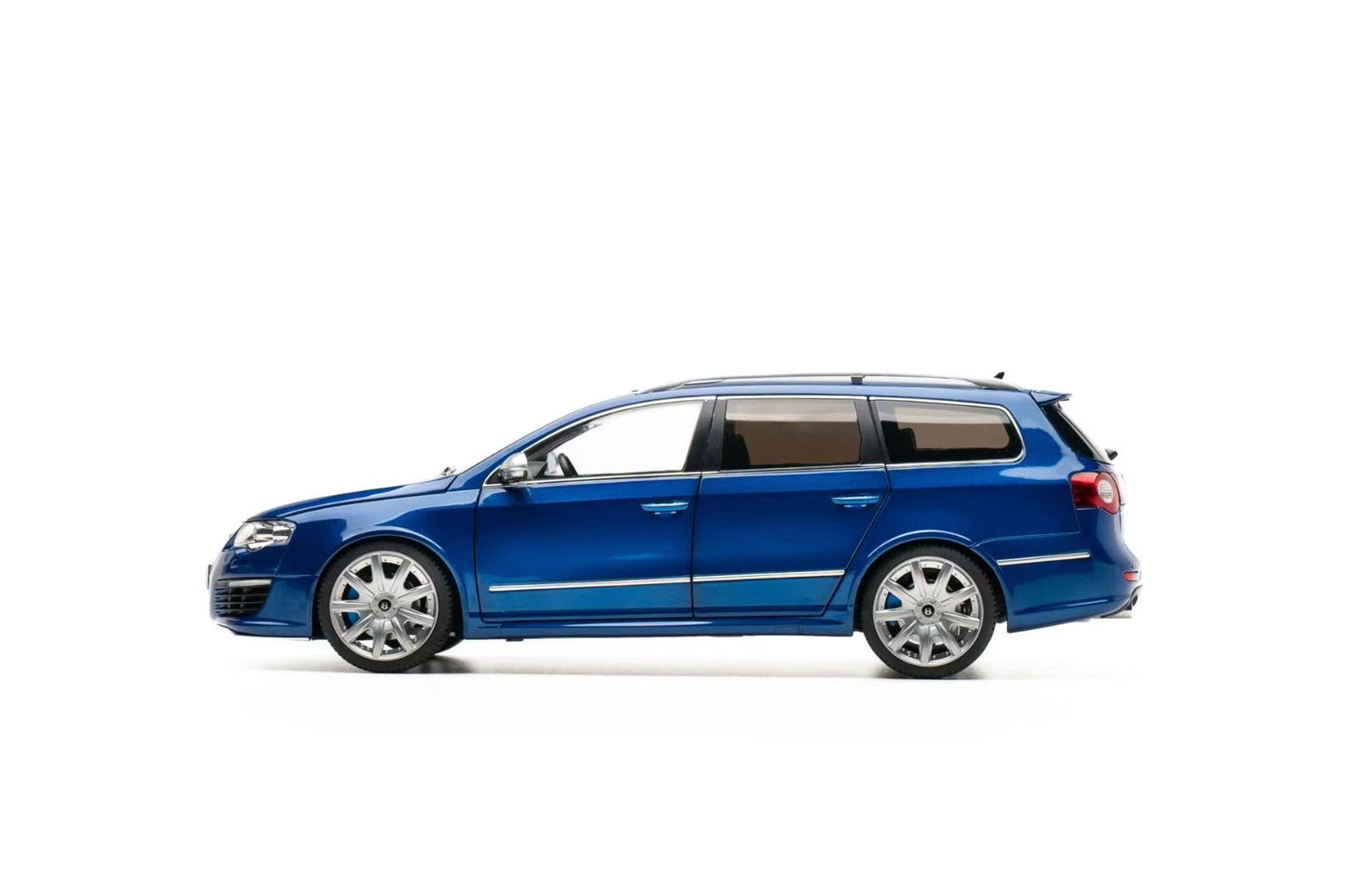NZG 1/18 Volkswagen Passat Estate R36 Die Cast Car Model