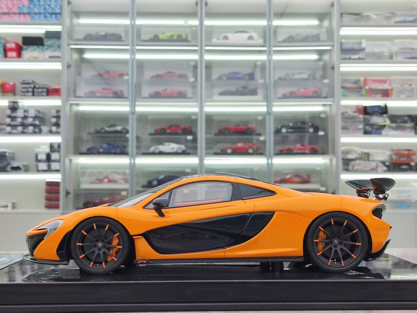 DM 1/18 McLaren P1 Orange and Black Wheels Custom Edition MP998B