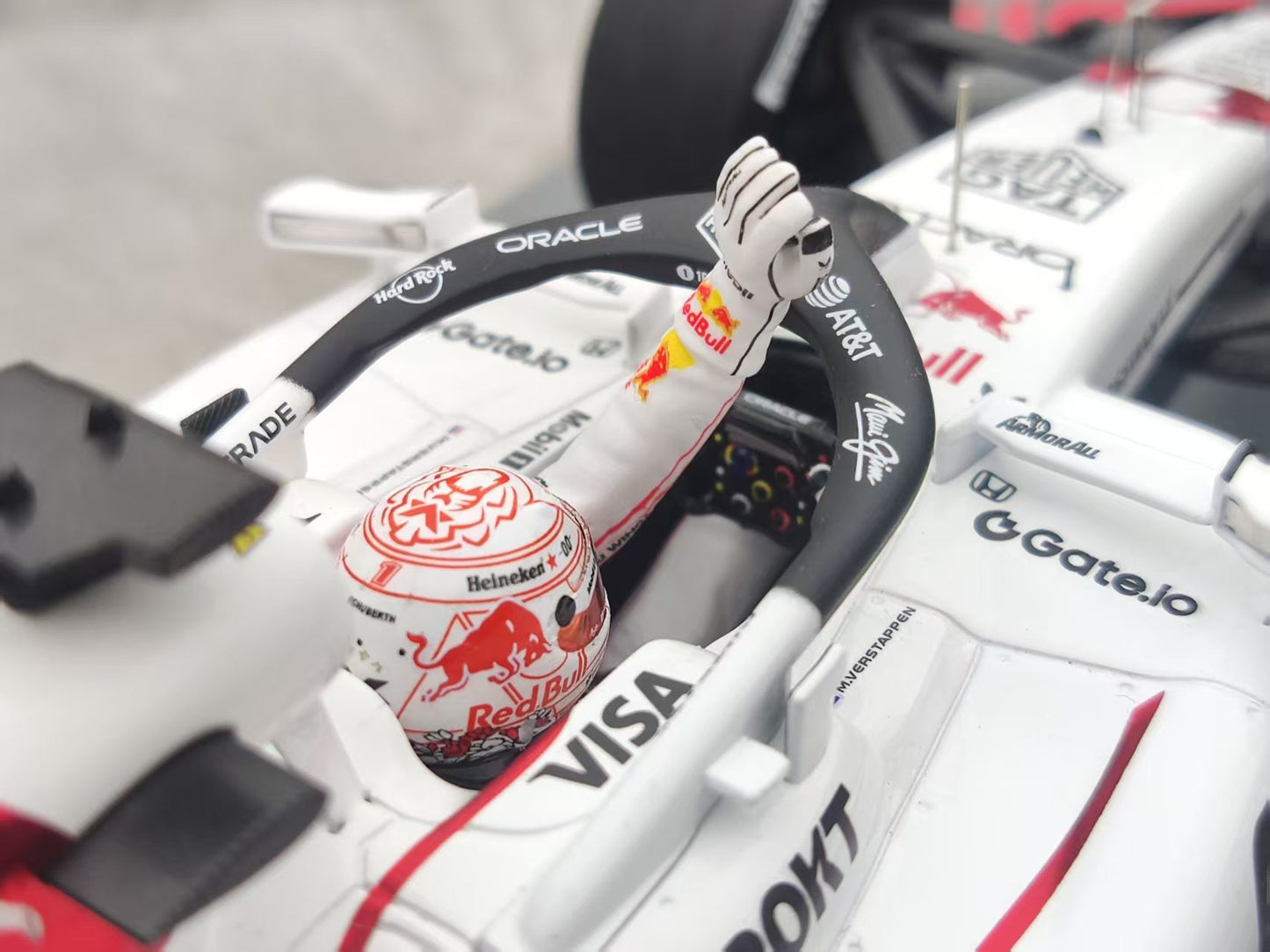 Spark 1/18 Oracle F1 RB21 2025 Japanese GP Winner #1 Verstappen White 18S1004