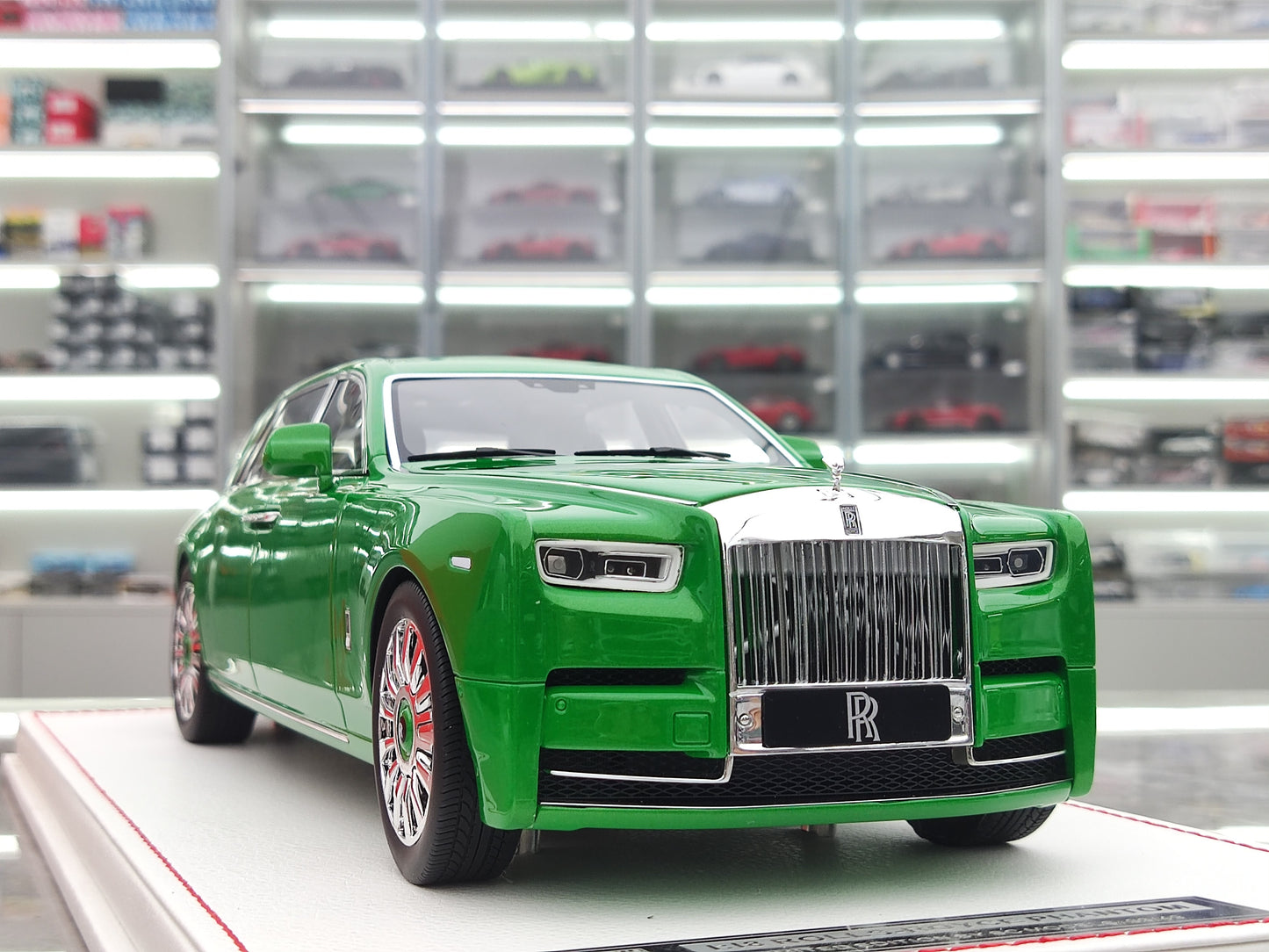 SC 1/18 Rolls-Royce Phantom VIII Electroplated Green, priced at 2980 JS-SC005