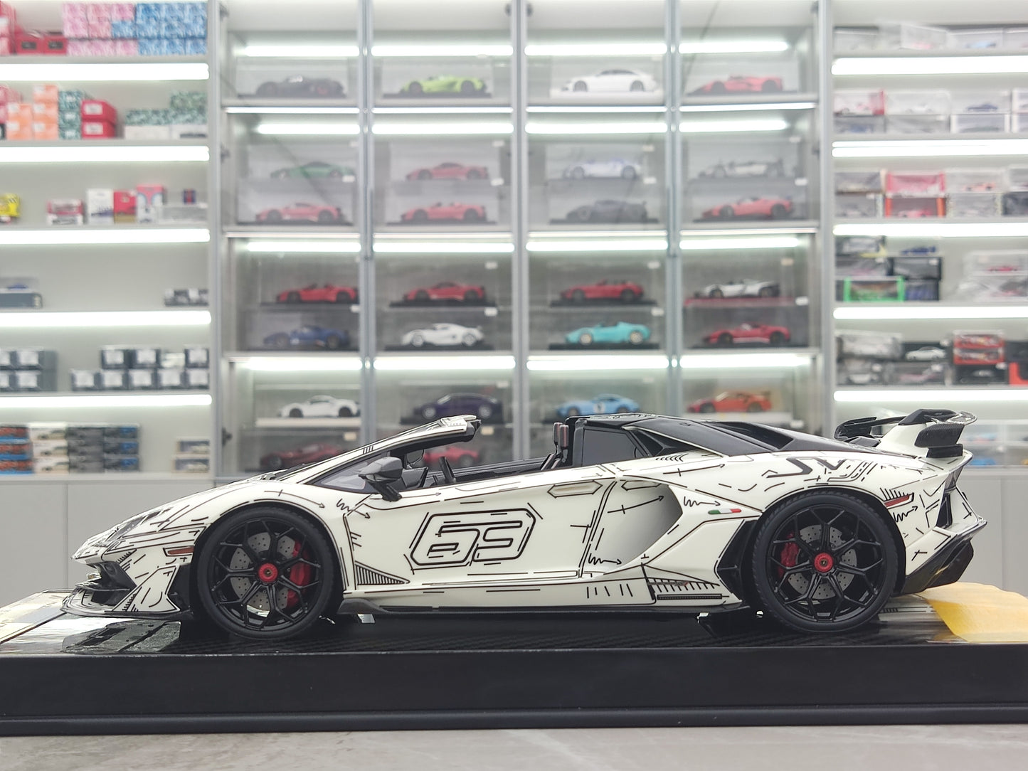 RUNNER 1/18 Lamborghini SVJ Luminous Model Car Collectible JM-RNR039