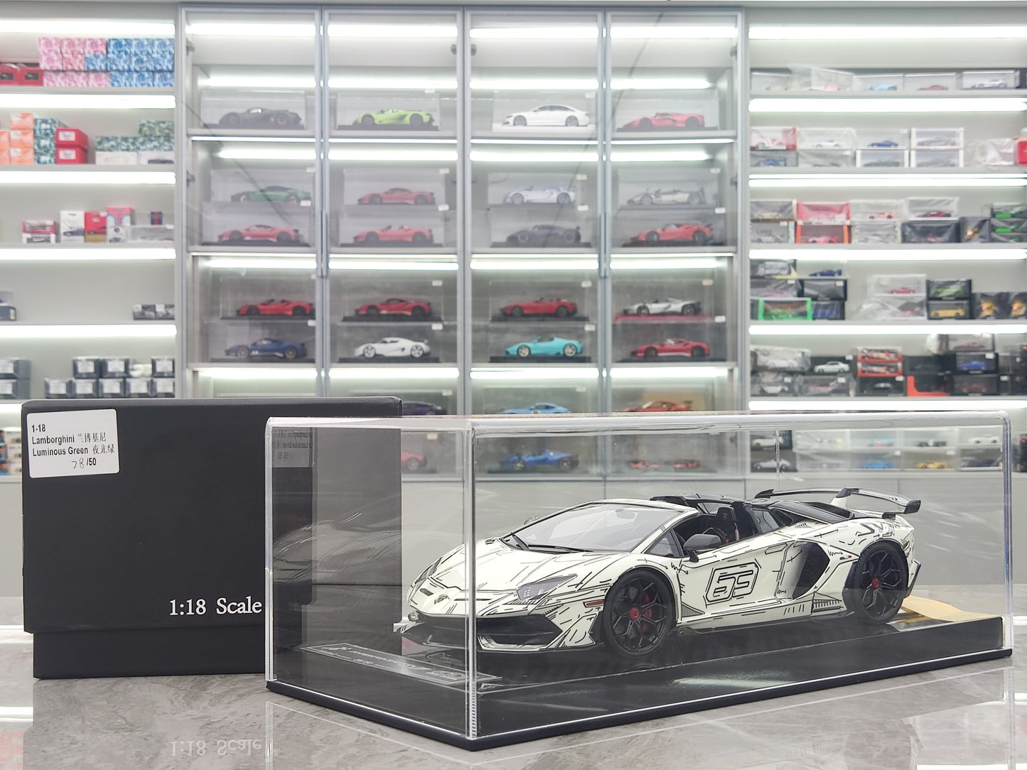 RUNNER 1/18 Lamborghini SVJ Luminous Model Car Collectible JM-RNR039