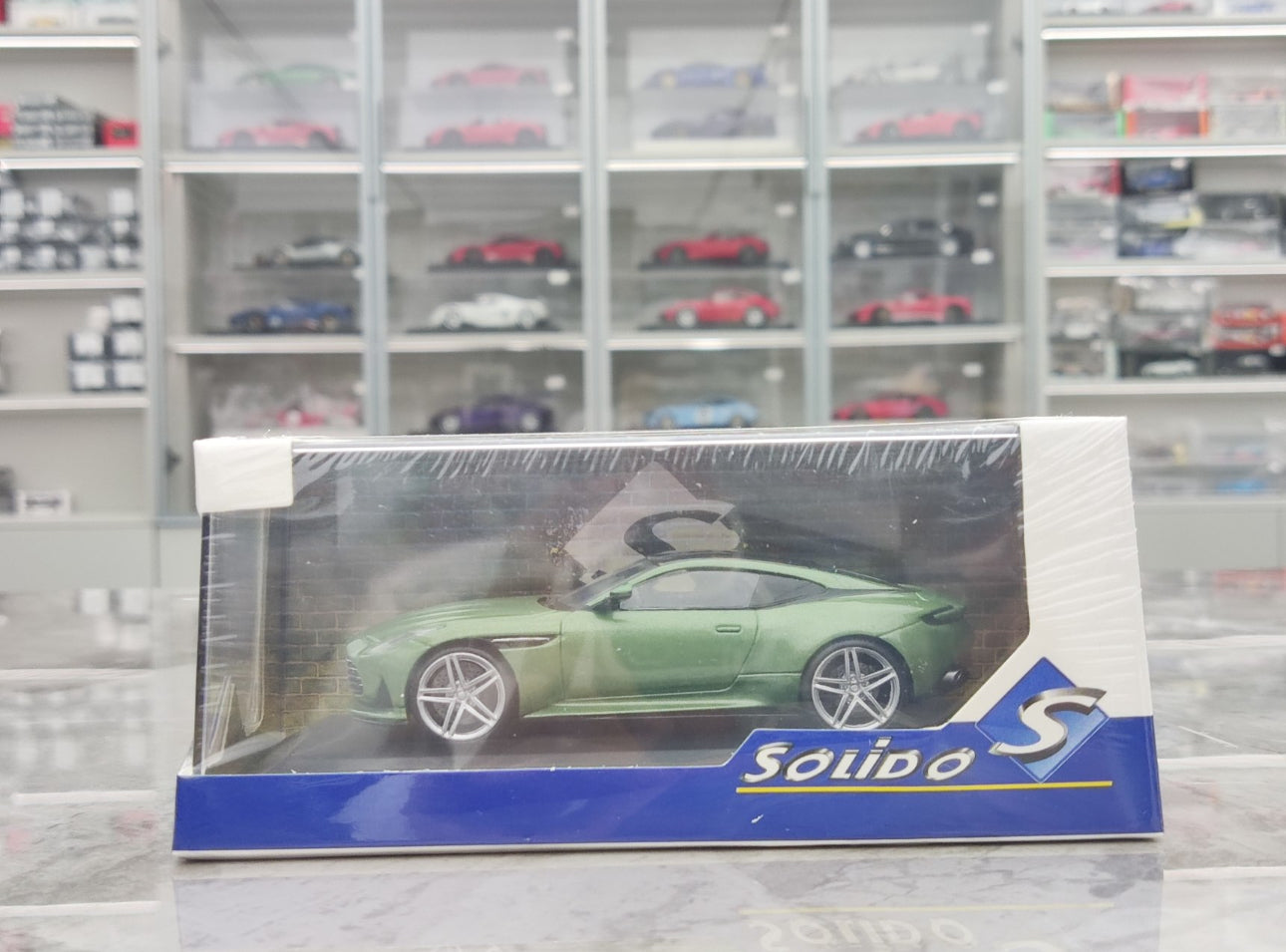 Solido 1/43 Aston Martin DB12 Green Car Model S4315702
