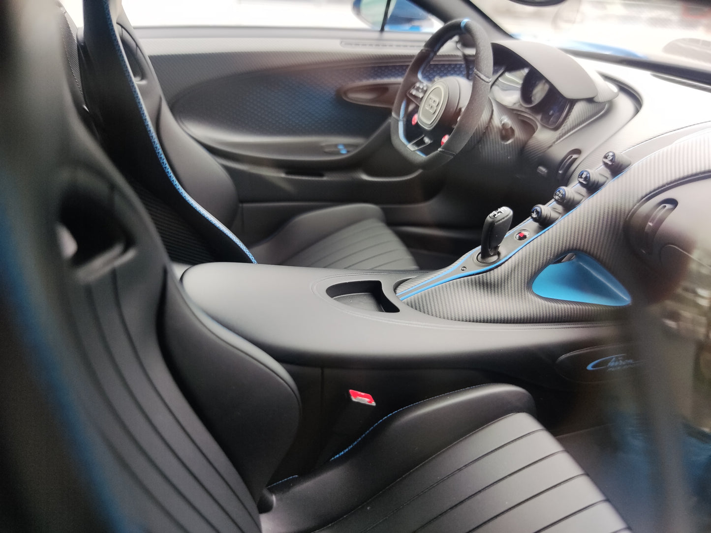 MR 1/8 Bugatti Chiron Pur Sport Dynamic Blue Simulated Car Model MR194