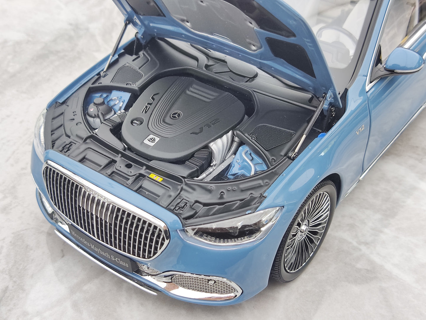 Almost Real 1/18 Mercedes-Benz Maybach S-Class Vintage Blue 820135