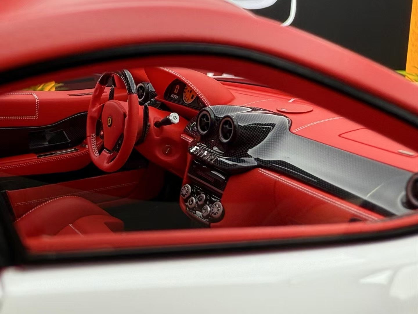 DM 1/18 Ferrari 599 gto Bianco Avus 27/30 DDJ024
