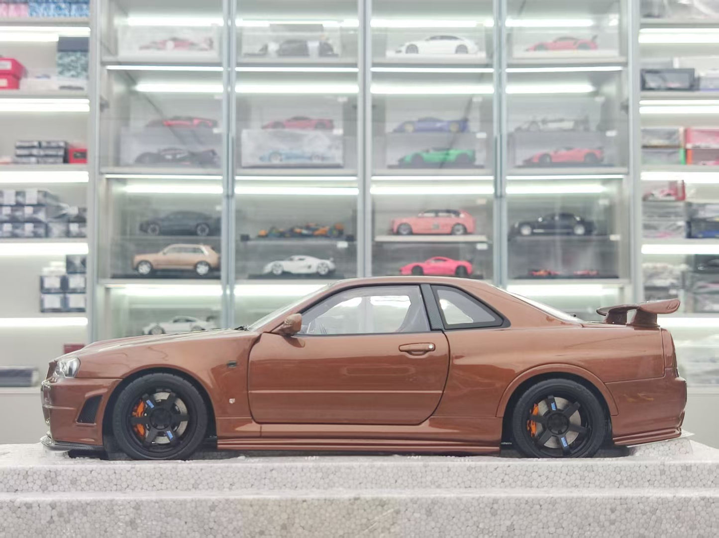 MOTORHELIX 1/18 Nissan Skyline GT-R (R34) CUSTOMIZED VERSION Metal Bronze MH319