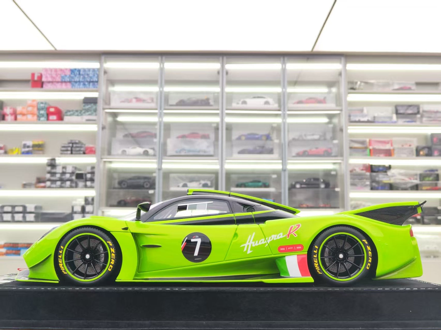 HH Model 1/18 Pagani Huayra R Metallic Apple Green Limited Edition Car Model HH472