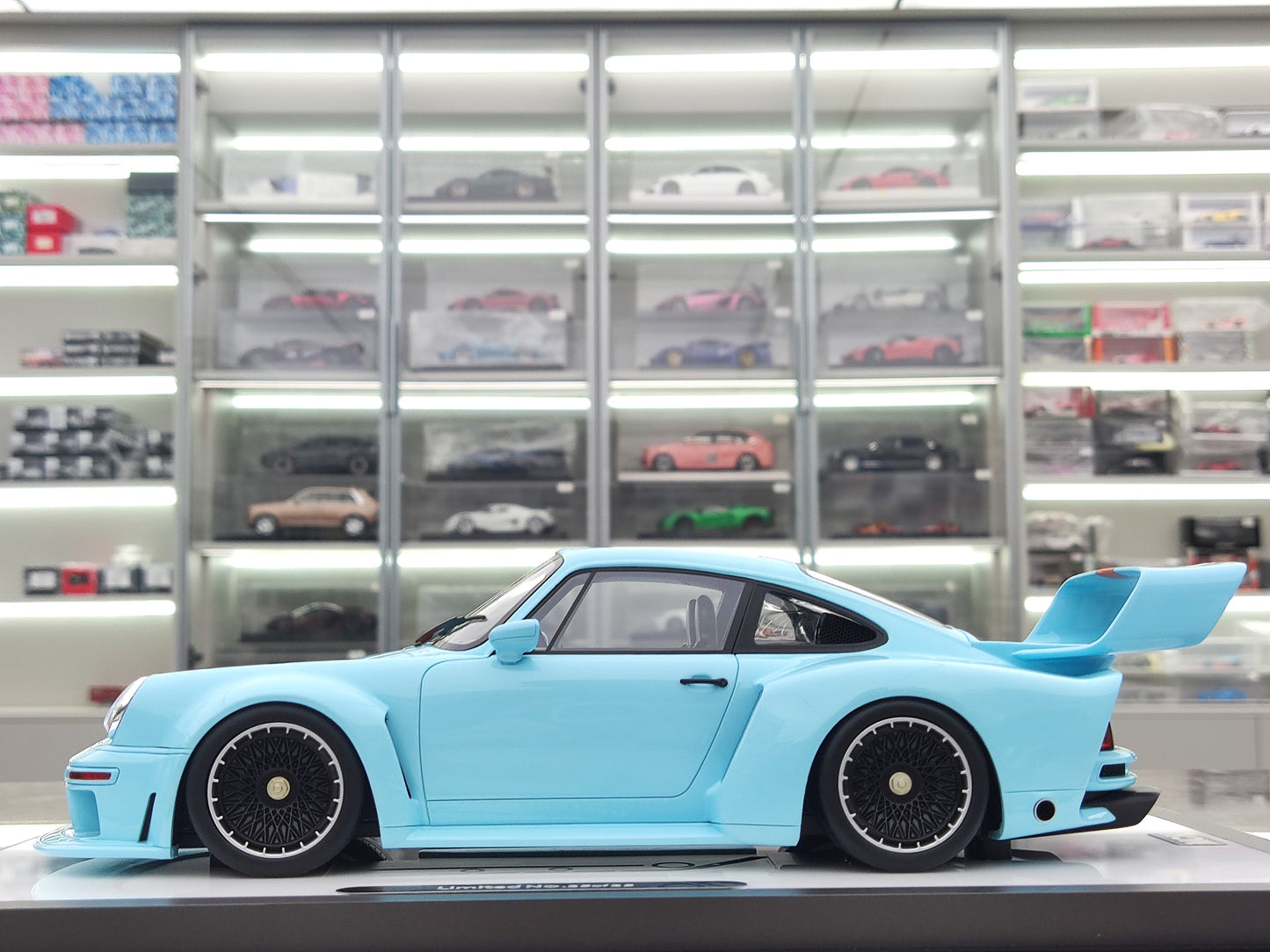 MCM 1/18 Porsche Singer DLS Turbo Acrylic Base with Bay/High Spoiler MCM013