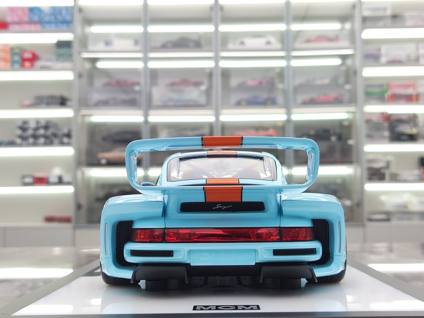 MCM 1/18 Porsche Singer DLS Turbo Acrylic Base with Bay/High Spoiler MCM013