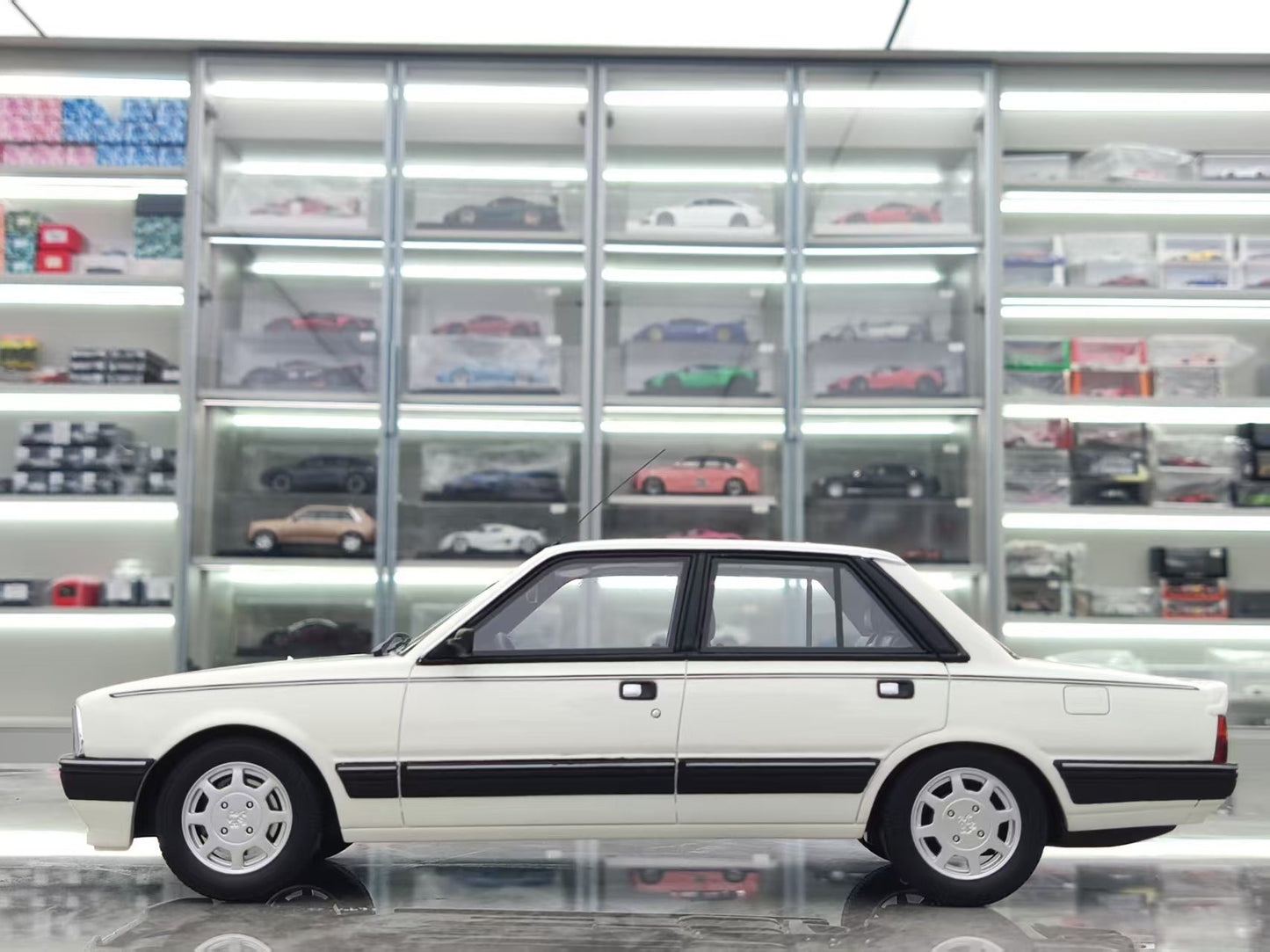 OTTO 1/18 Peugeot 505 V6 BLANC MEIJE 1989 White OT1297