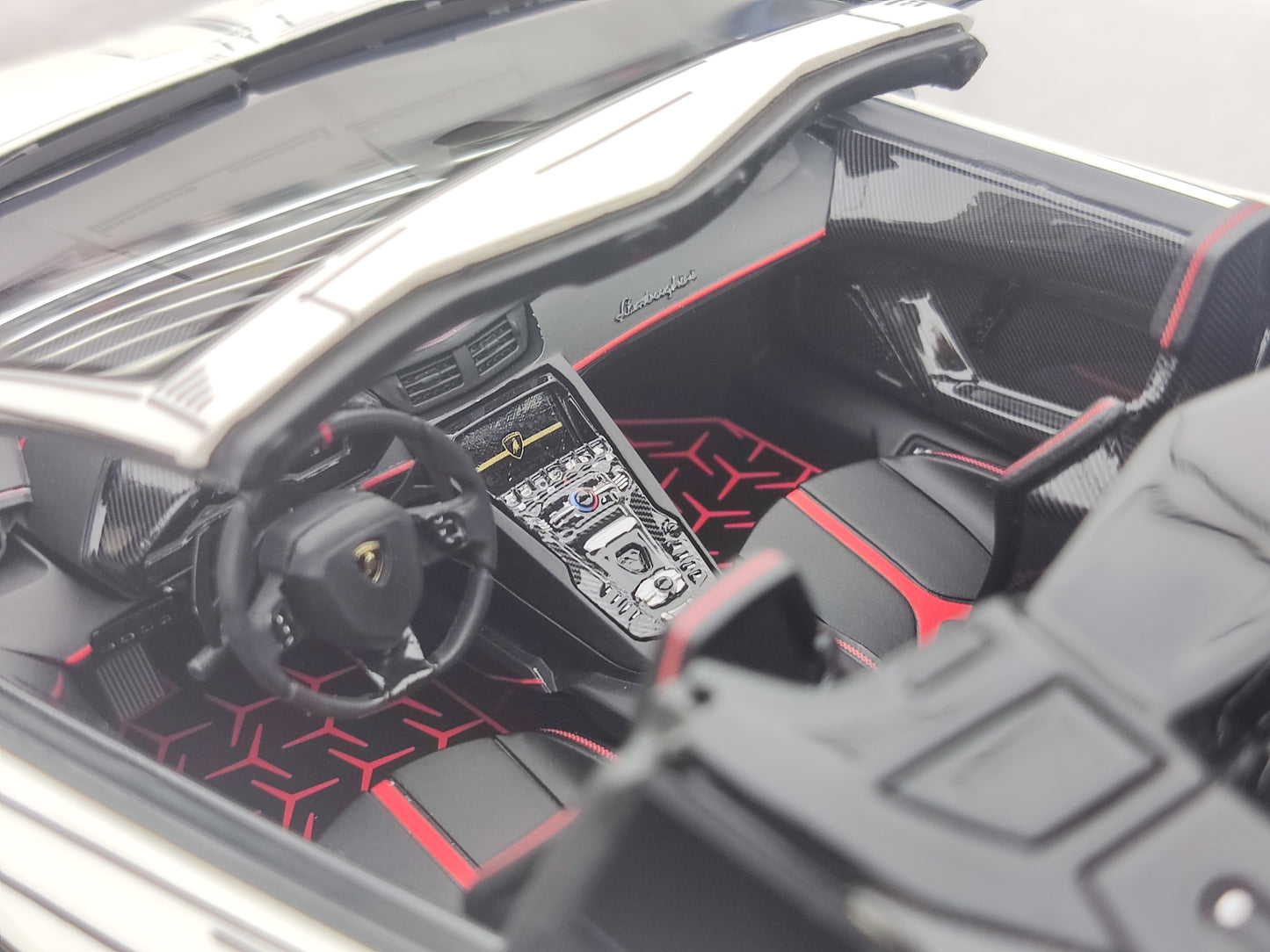 RUNNER 1/18 Lamborghini SVJ Luminous Model Car Collectible JM-RNR039