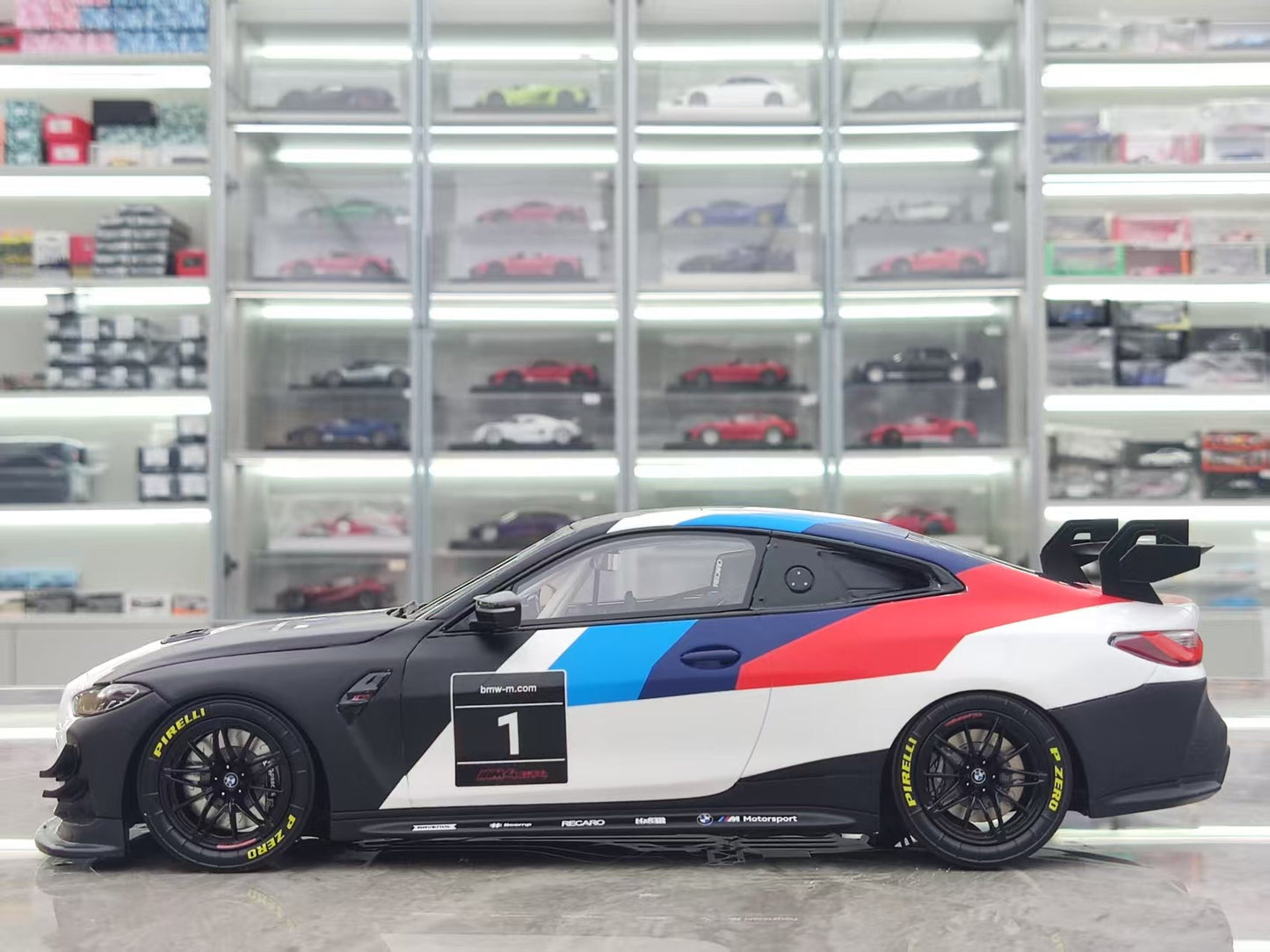 OTTO 1/18 BMW M4 GT4 PRESENTATION Resin Car Model OT1228