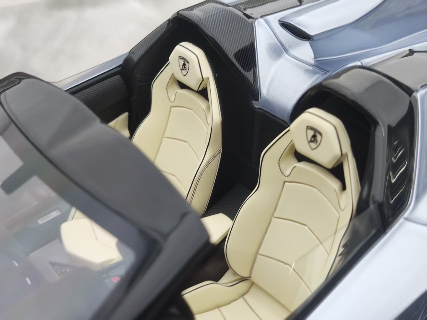 HH Model 1/18 Lamborghini Veneno Roadster, Silver Blue, HH561