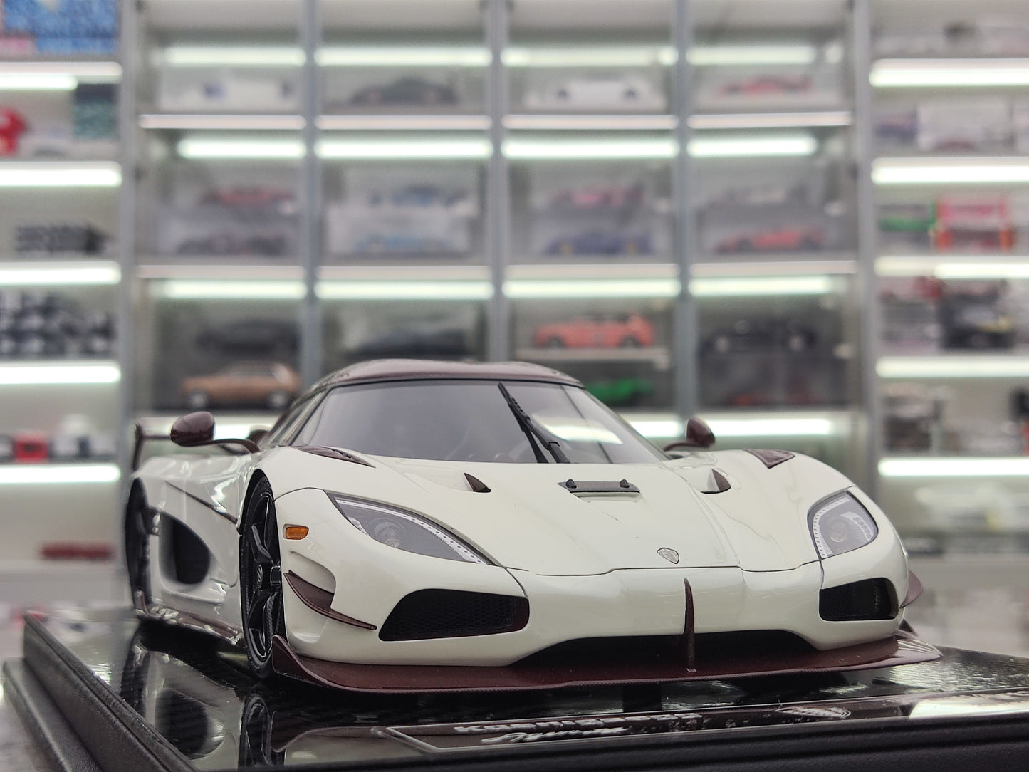 FRONTIART 1/18 Koenigsegg AGERA RS White Red Line FA042