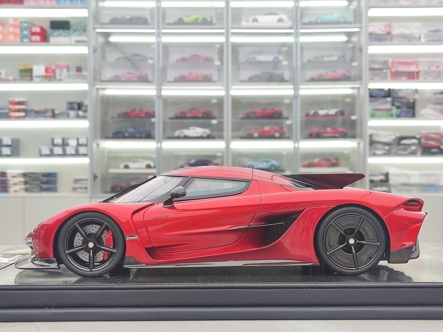 FRONTIART 1/18 Koenigsegg Jesko Absolut Apple Red Limited Edition Collectible Model Car FA160