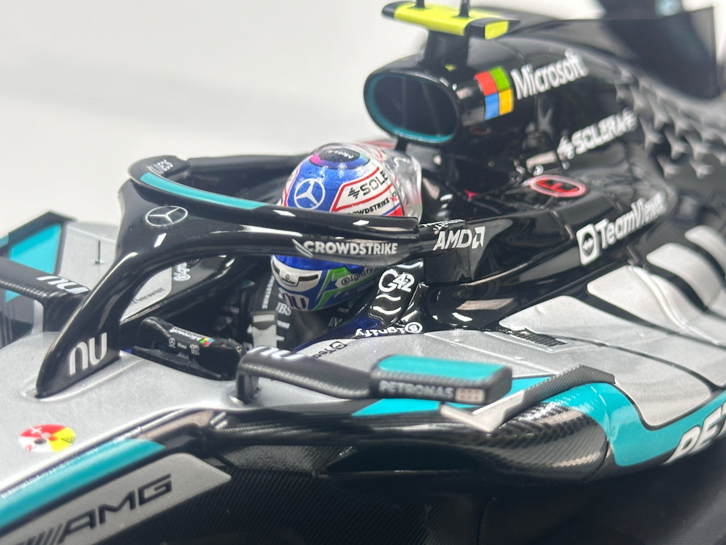 MINICHAMPS 1/18 Mercedes-AMG PETRONAS F1 Team W17 K. Antonelli – 2026 Chinese Grand Prix Winner, Silver Livery (117260212)