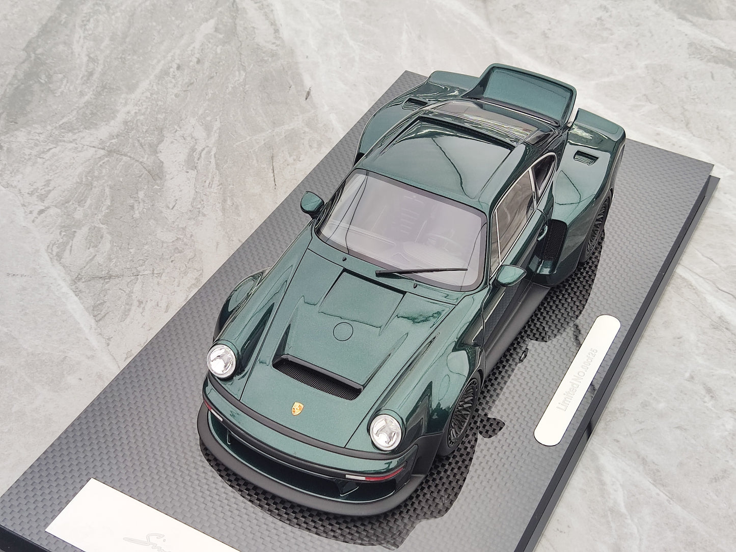 MCM 1/18 Porsche Singer DLS Turbo Low Spoiler Carbon Base Dark Green MCM017