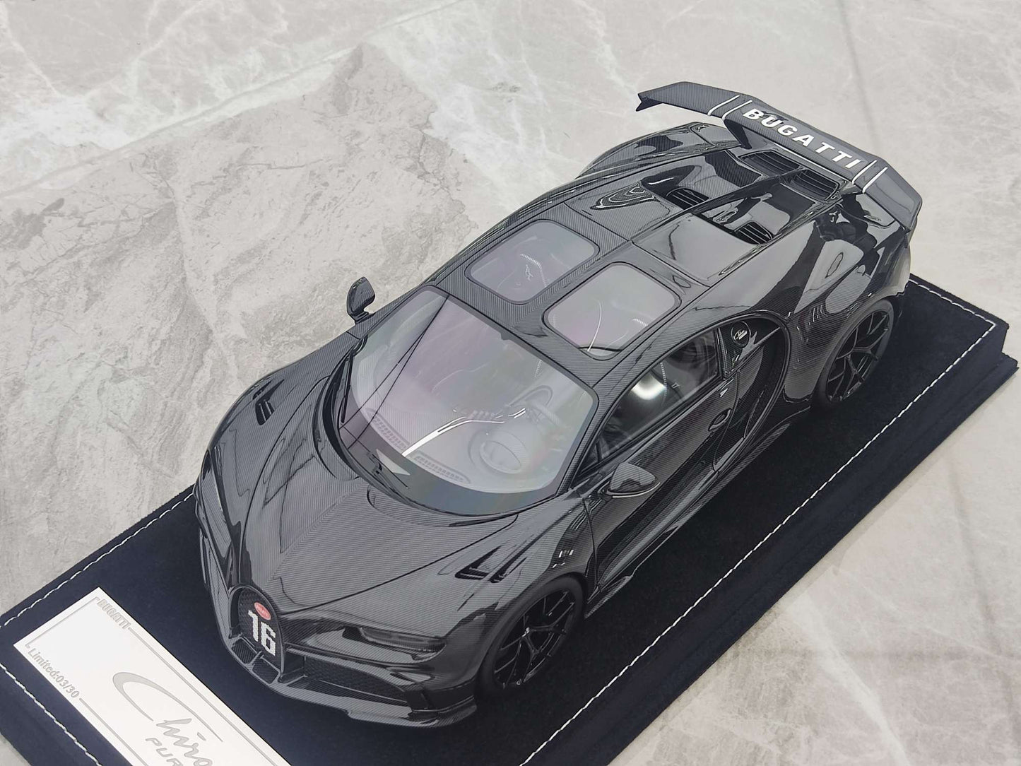 HH Model 1/18 Bugatti Chiron Pur Sport Black Carbon Fiber HH460