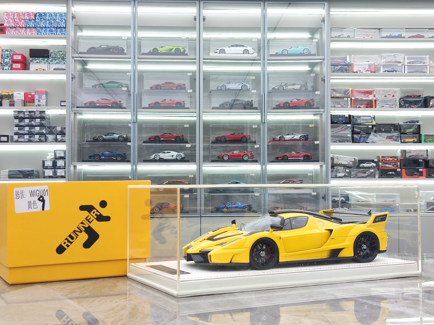 RUNNER 1/18 Ferrari Enzo Yellow Simulation Car Model JN-RNR042