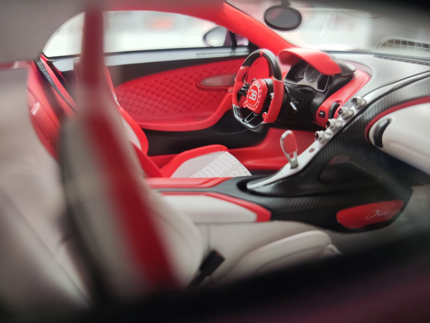 HH Model 1/18 Bugatti Divo, Red All Carbon Fiber HH515