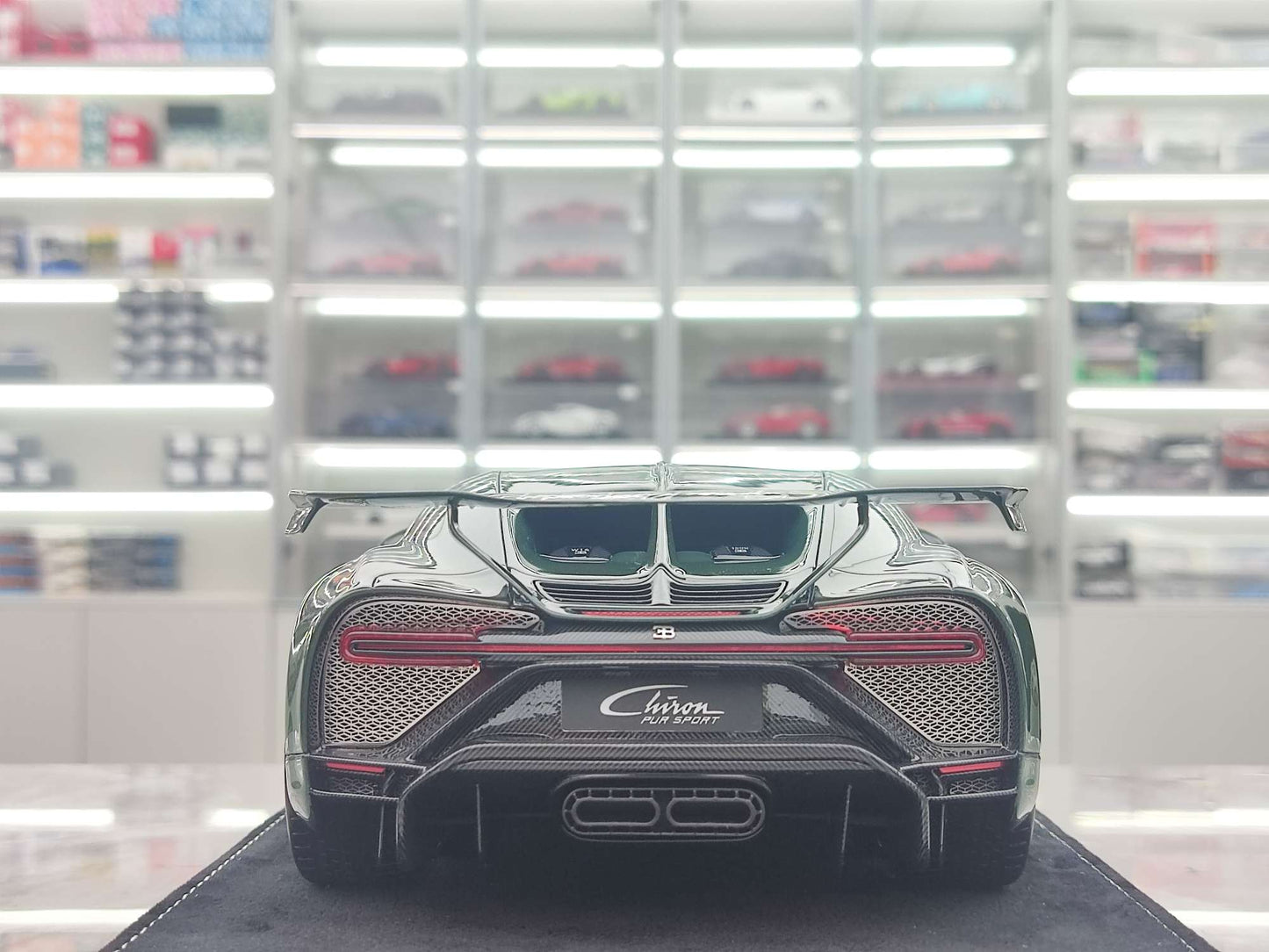 HH Model 1/18 Bugatti Chiron Pur Sport Green Rhapsody HH459
