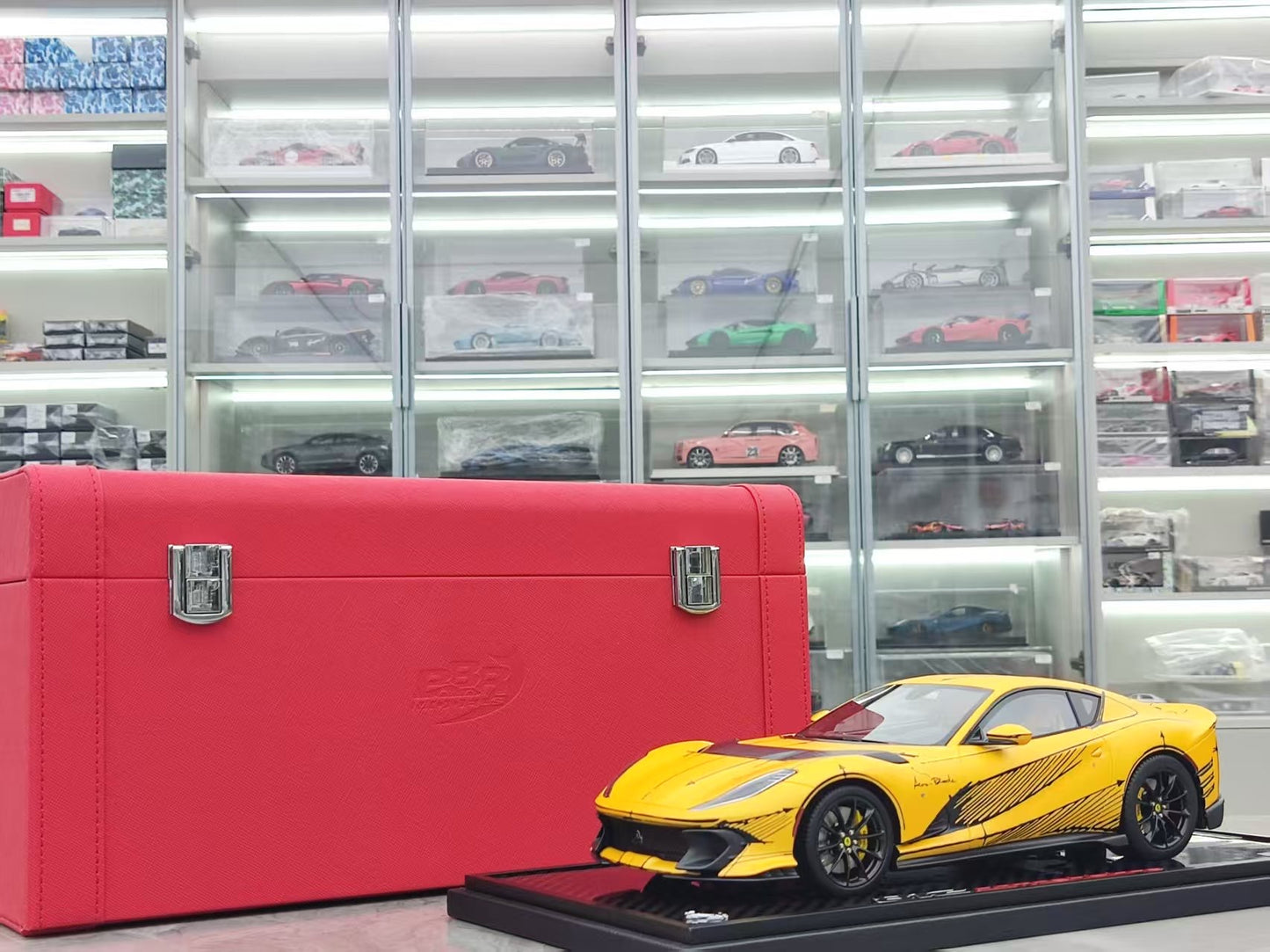 BBR 1/18 Ferrari 812 Corpetizione Yellow Suitcase Edition P18207ARTCH1