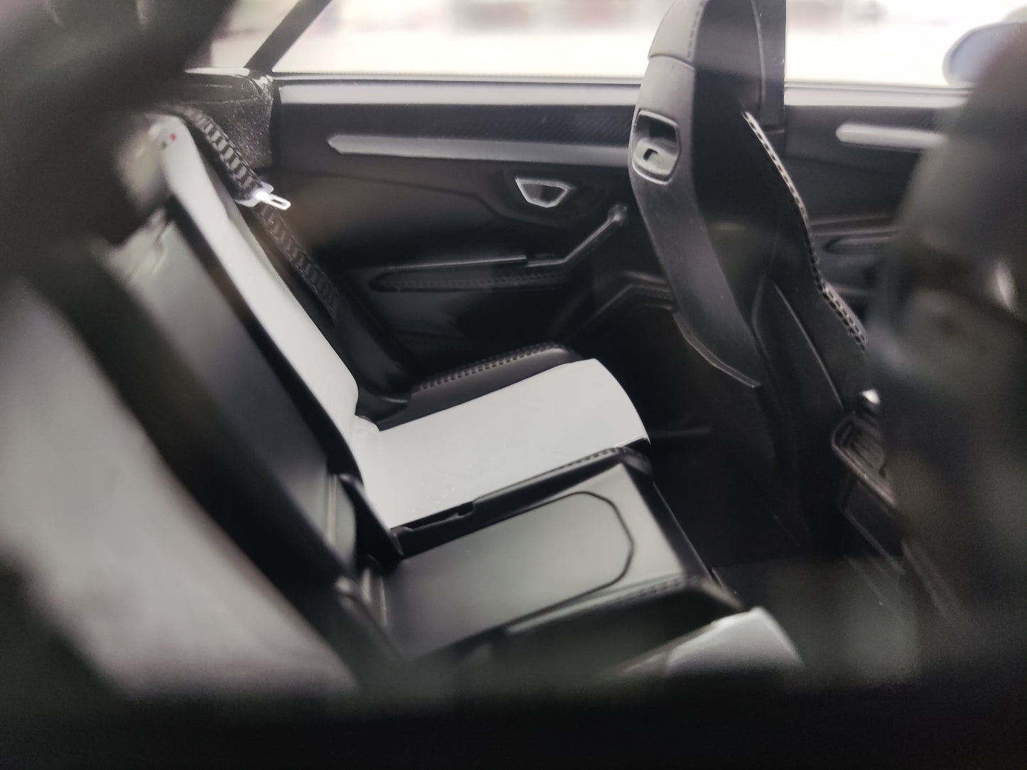 UU 1/18 Lamborghini URUS Black Simulated Car Model Decoration JS-UU009