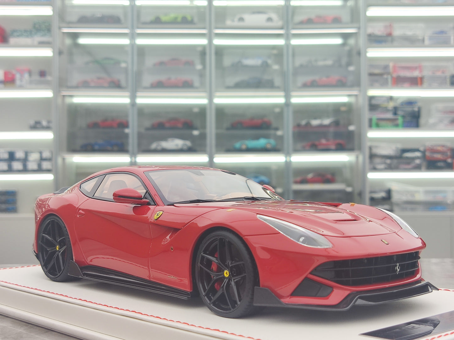 RUNNER 1/18 Ferrari F12 DMC Red Limited Edition Simulation Model Car JM-RNR001