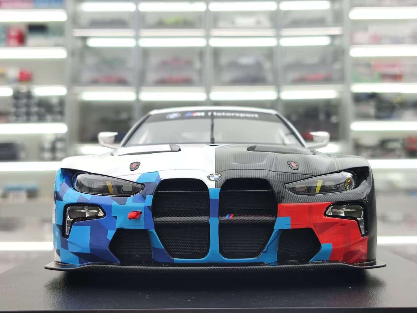 Topspeed 1/18 BMW M4 GT3 EVO Presentation Blue-White Livery Resin Model TS0614