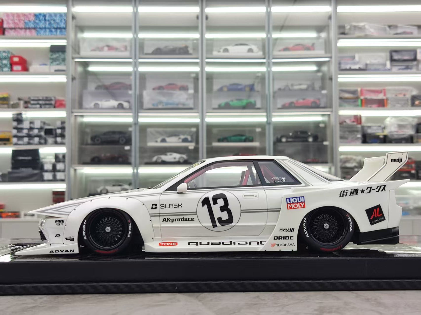 VIP 1/18 Nissan LB-R32 SKYLINE White Paint Resin Car Model VIP174