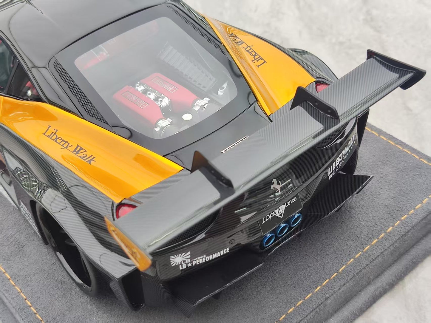 ARES MODEL 1/18 Ferrari 458 GT Carbon Black/Gold ARES012