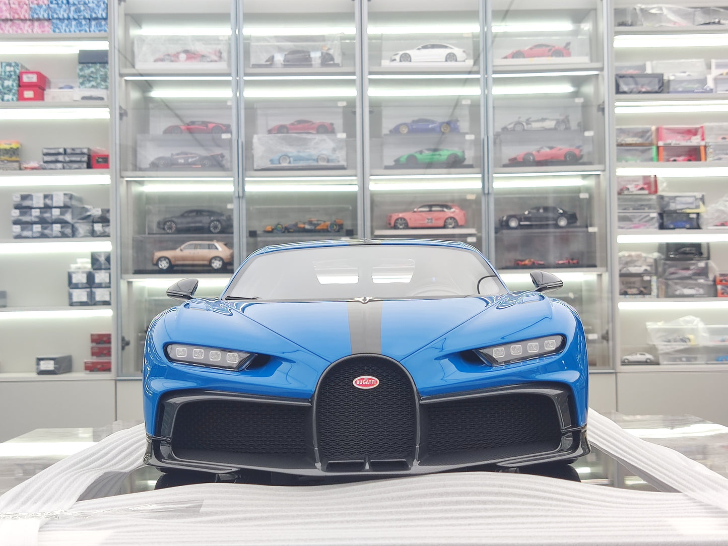 MR 1/8 Bugatti Chiron Pur Sport Dynamic Blue Simulated Car Model MR194